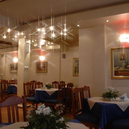 كرالييفو Hotel Tehnograd المطعم الصورة