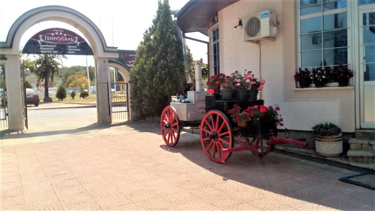Hotel Tehnograd كرالييفو المظهر الخارجي الصورة
